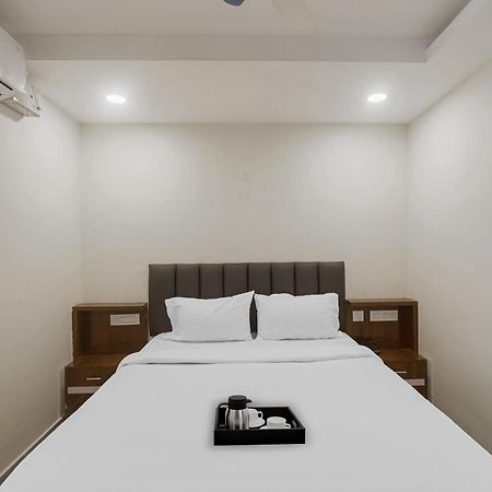 Townhouse Dj Grand Hotell Tirupati Eksteriør bilde