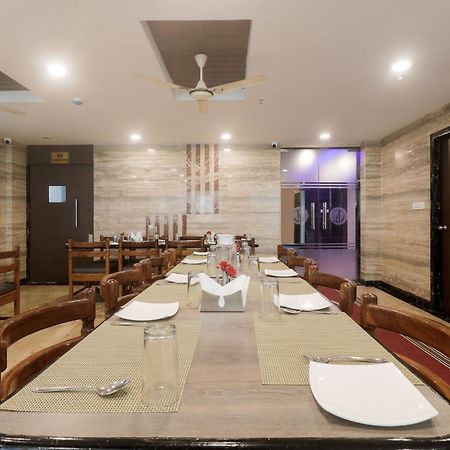 Townhouse Dj Grand Hotell Tirupati Eksteriør bilde