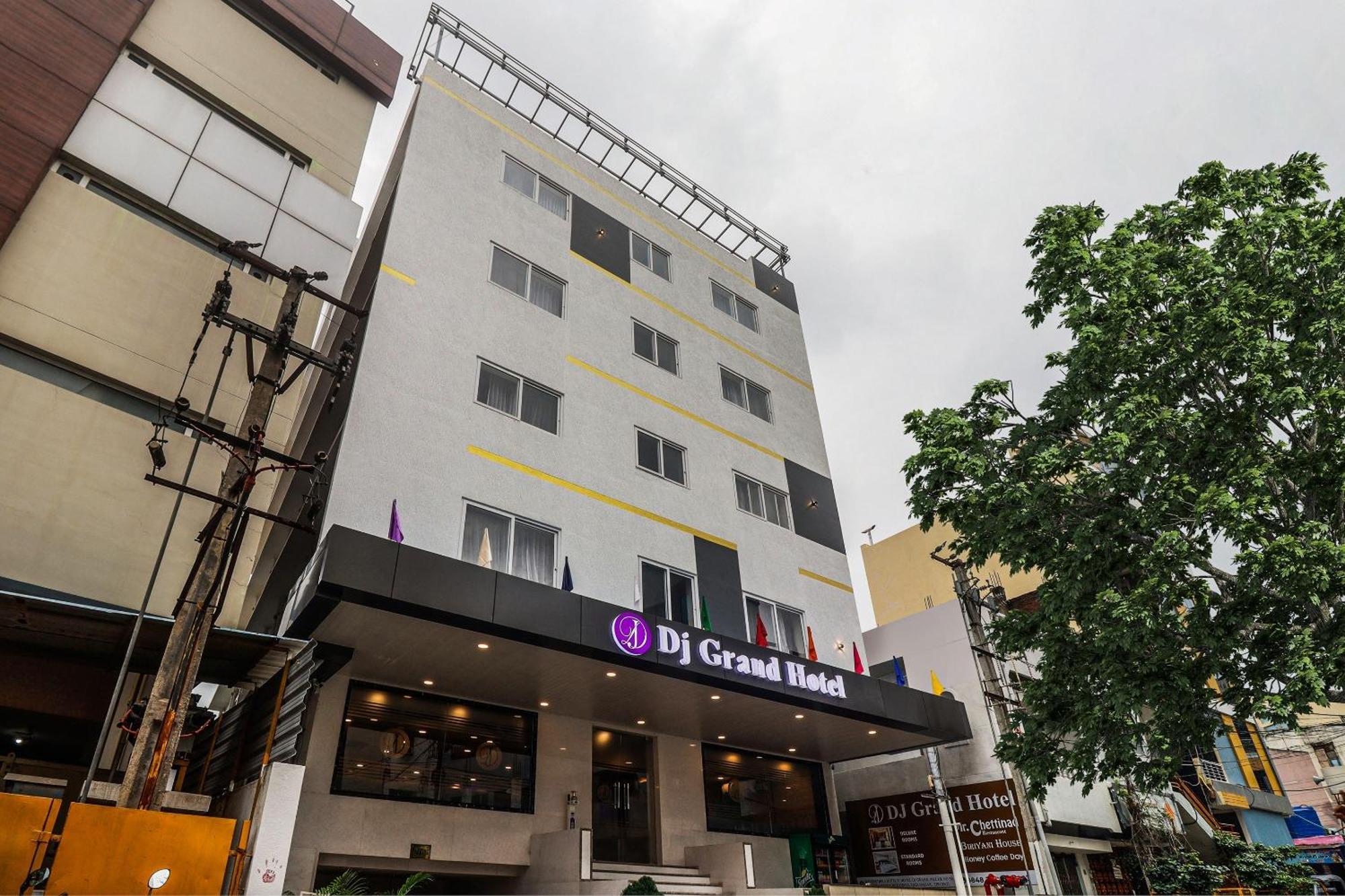 Townhouse Dj Grand Hotell Tirupati Eksteriør bilde