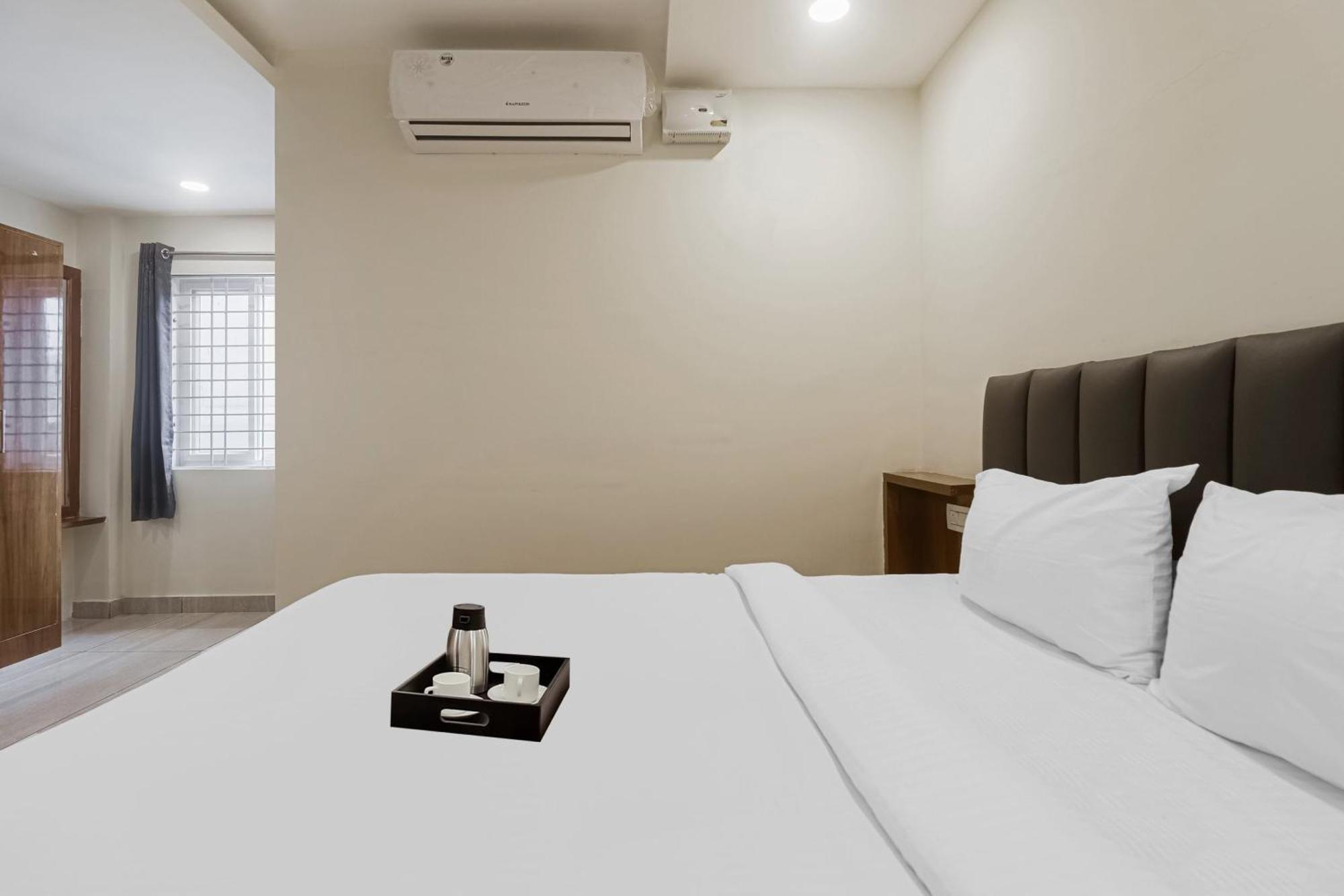 Townhouse Dj Grand Hotell Tirupati Eksteriør bilde