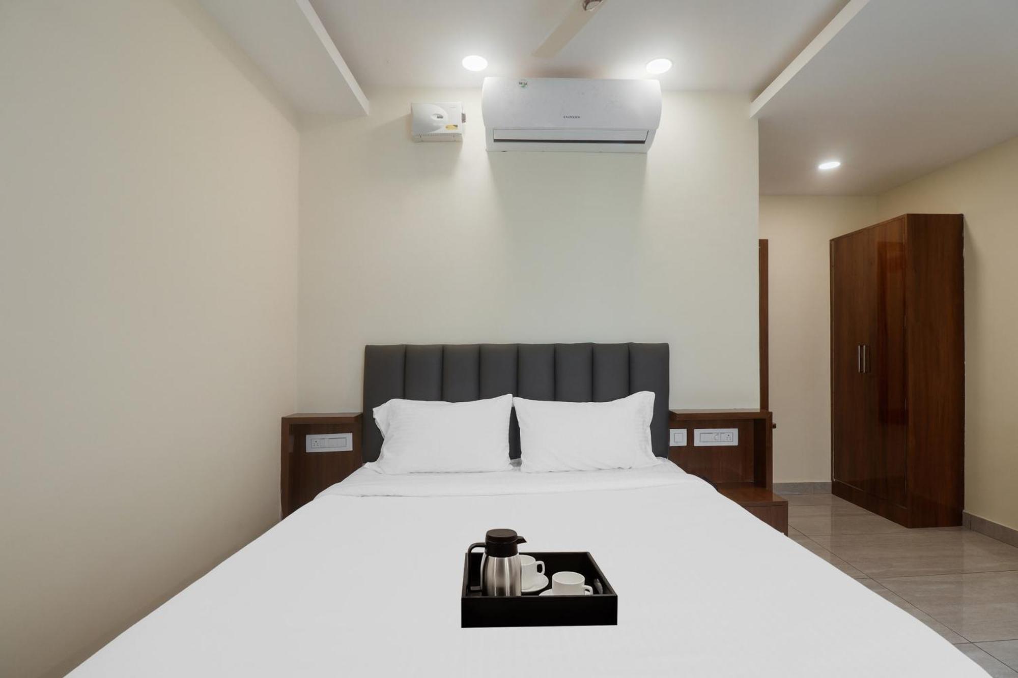 Townhouse Dj Grand Hotell Tirupati Eksteriør bilde