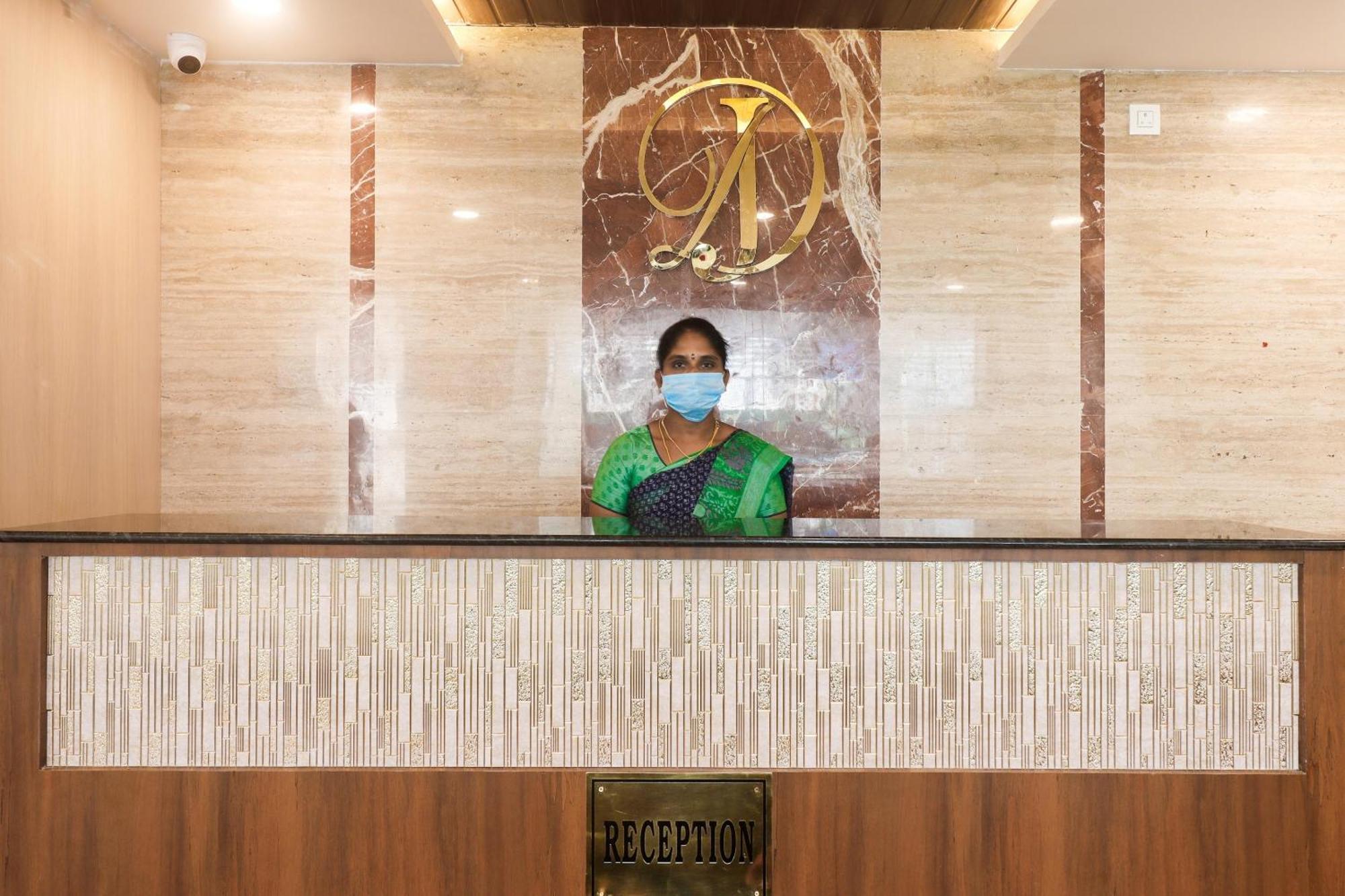 Townhouse Dj Grand Hotell Tirupati Eksteriør bilde